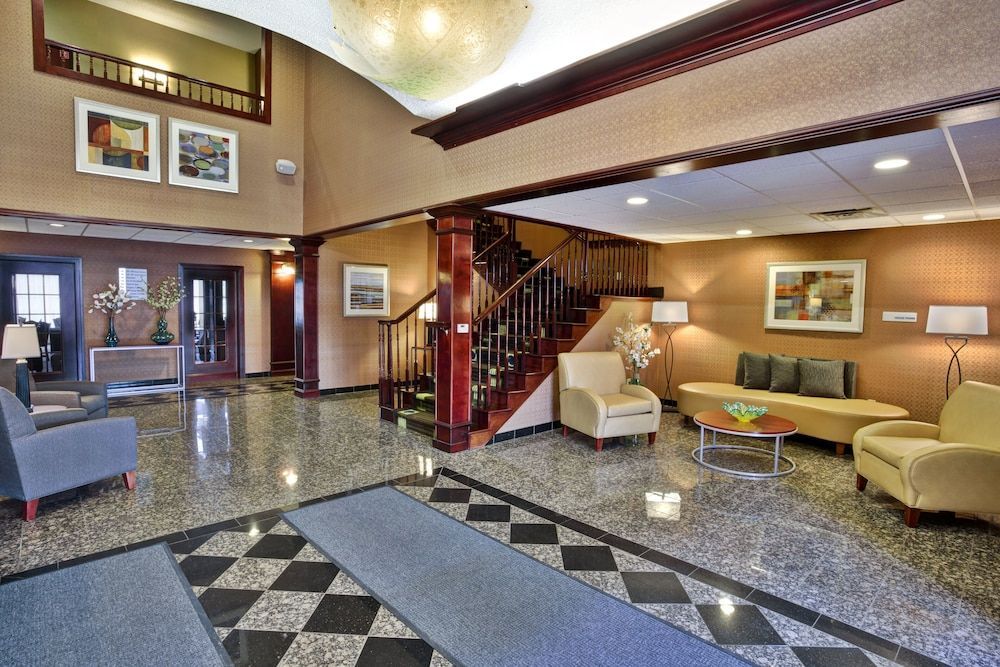 Holiday Inn Express & Suites WOODHAVEN by IHG 2