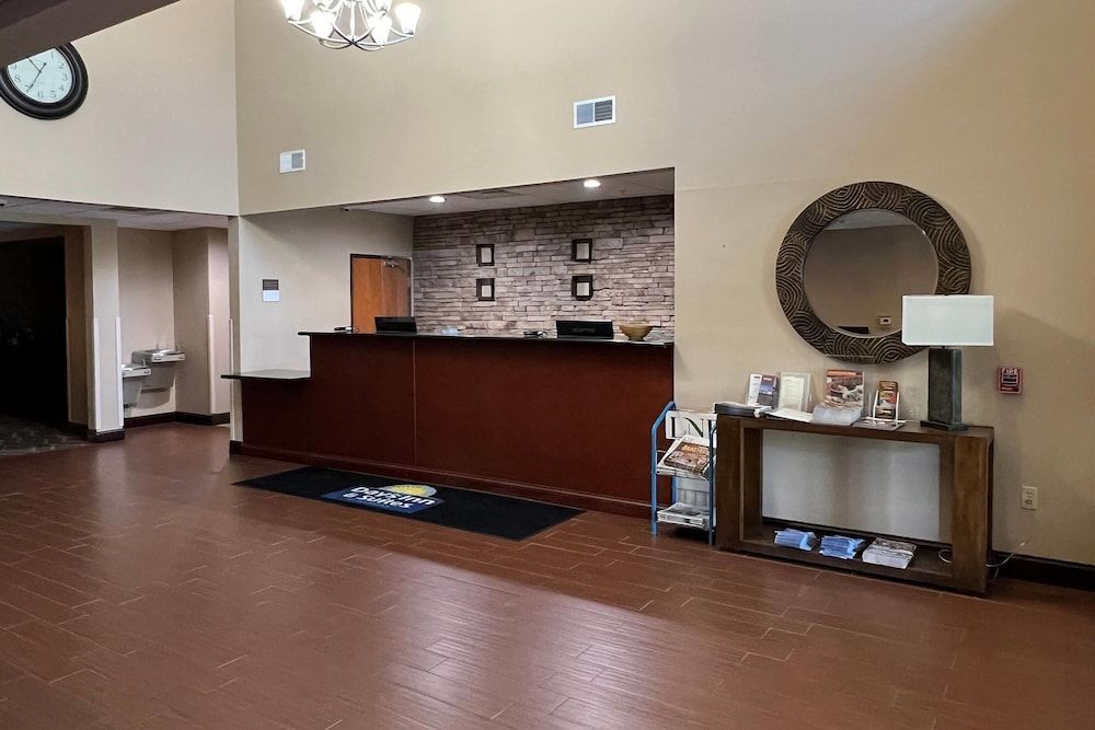 Days Inn & Suites by Wyndham Manheim Lebanon 2