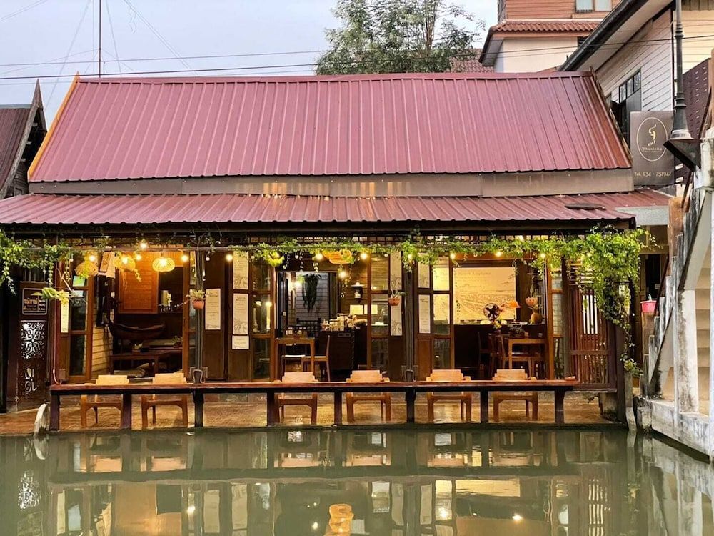Thanicha Resort Amphawa 1