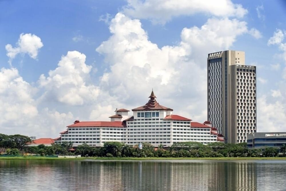 Sedona Hotel Yangon 1