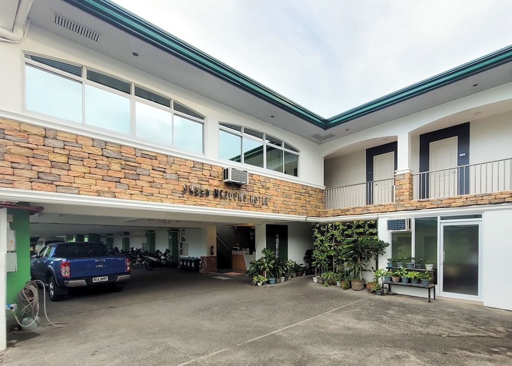 Green Meadows Hotel & Restaurant 1