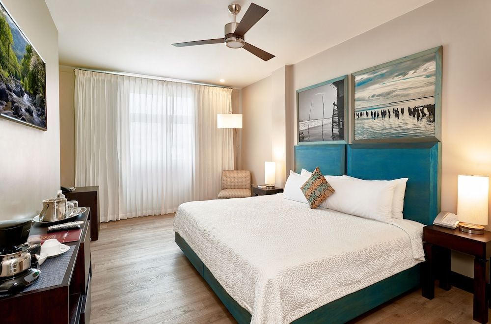 R Hotel Kingston 1