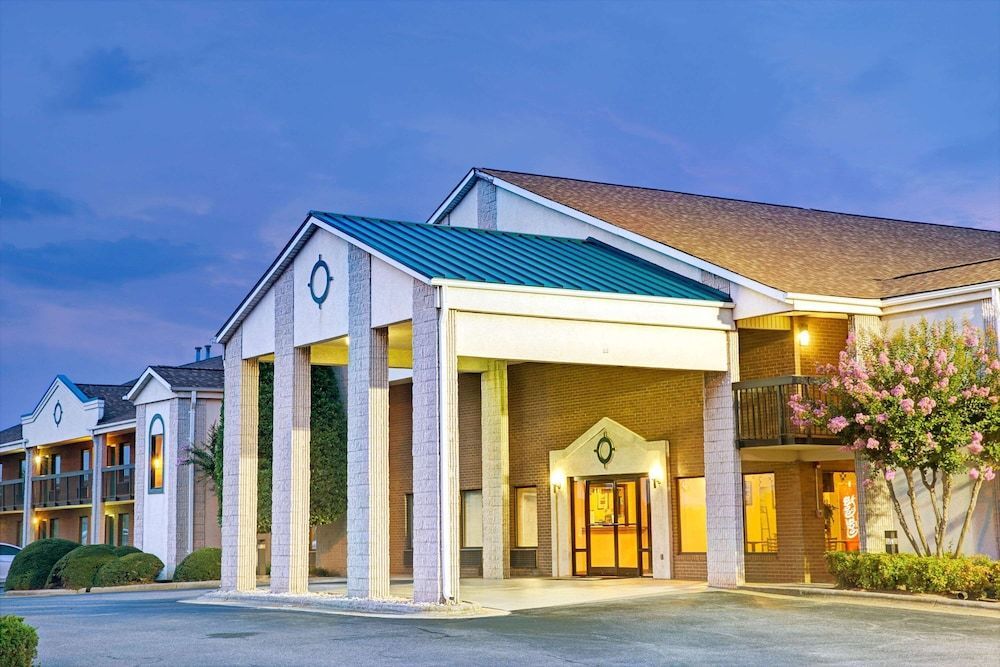 Days Inn by Wyndham Mooresville Lake Norman 1