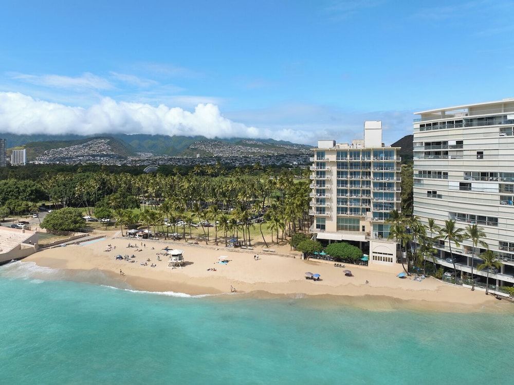 Kaimana Beach Hotel 1