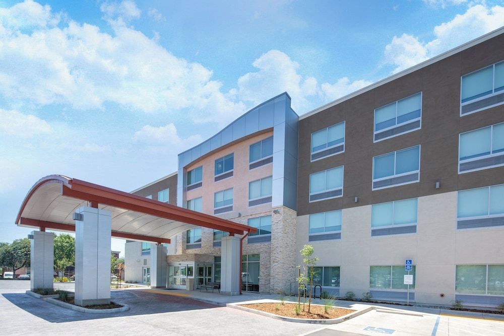 Holiday Inn Express & Suites CHICO by IHG 1