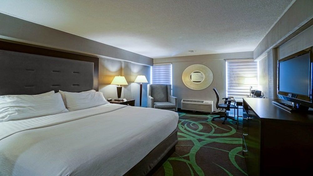 Holiday Inn MANHATTAN AT THE CAMPUS by IHG 2