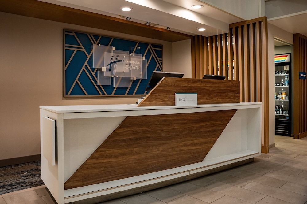 Holiday Inn Express & Suites WEST CHESTER by IHG 1
