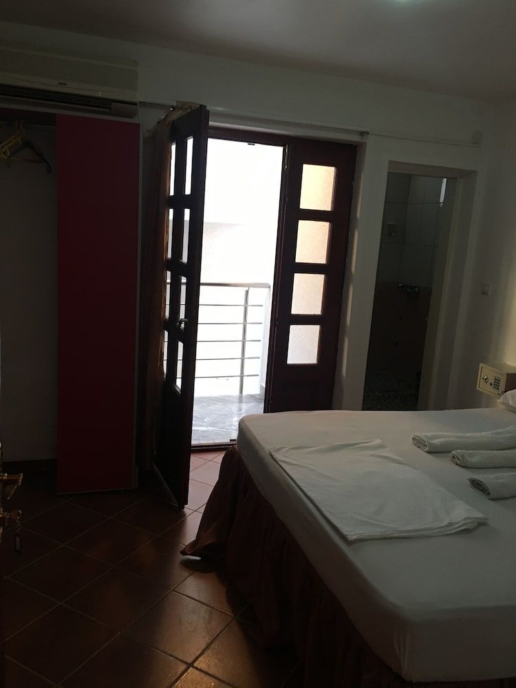 Apartments & Rooms Rozana 2