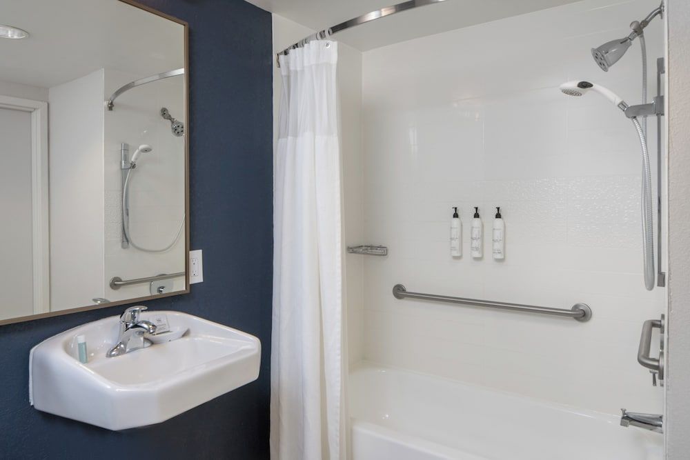 Fairfield Inn & Suites by Marriott Fort Myers Cape Coral 1