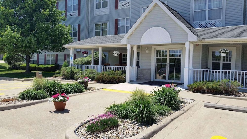 Country Inn & Suites by Radisson, Bloomington-Normal West, IL 1