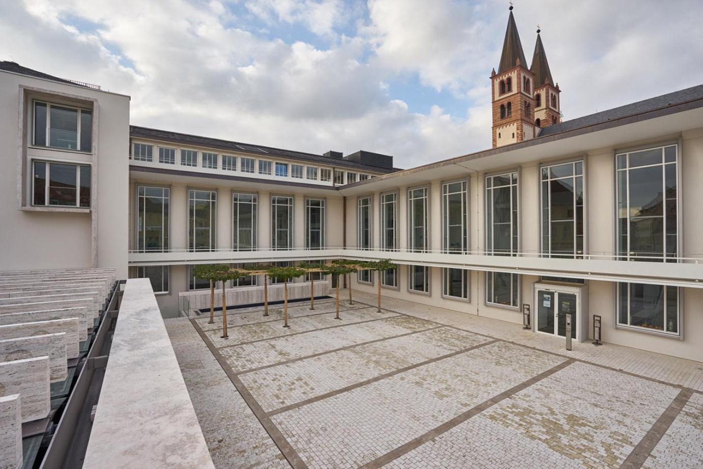 Burkardushaus, Tagungszentrum am Dom 2