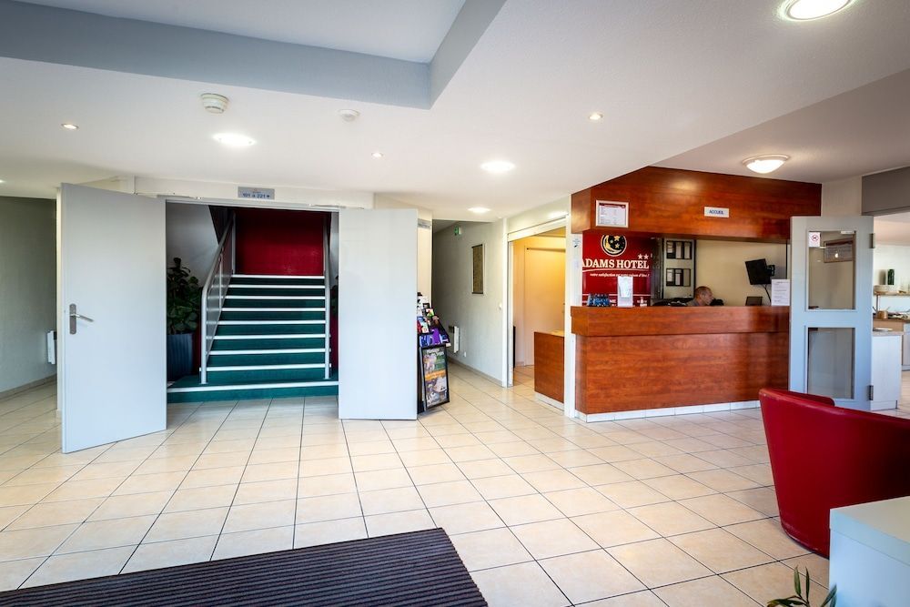 Adams Hotel 2