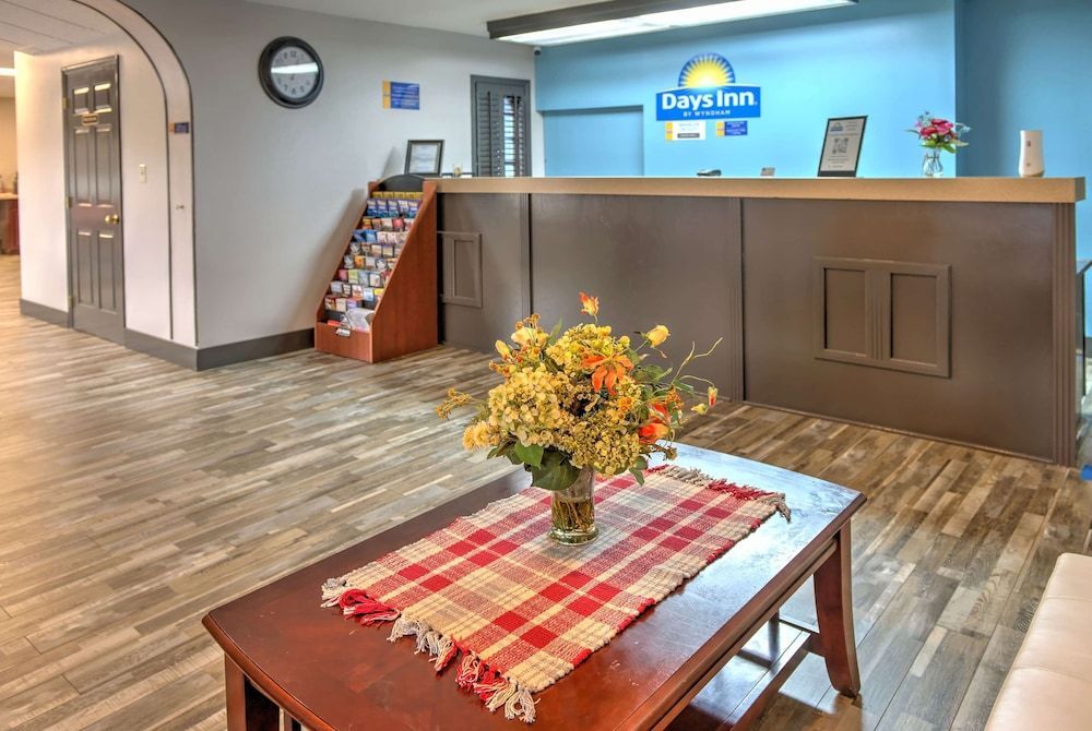 Days Inn by Wyndham Harriman 2