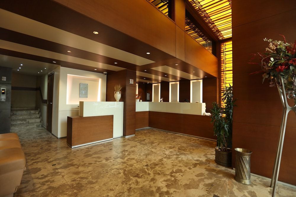 Britannia Suites 2