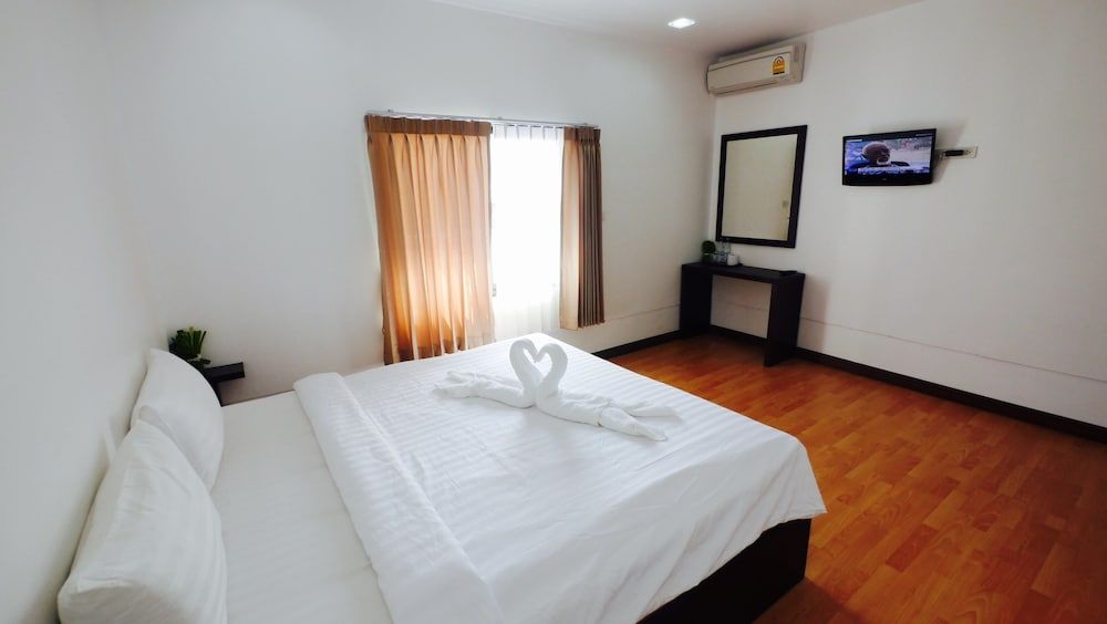 Paris - Chiang Mai - Basic Line Hotel @ Loikroh - Chiang Mai