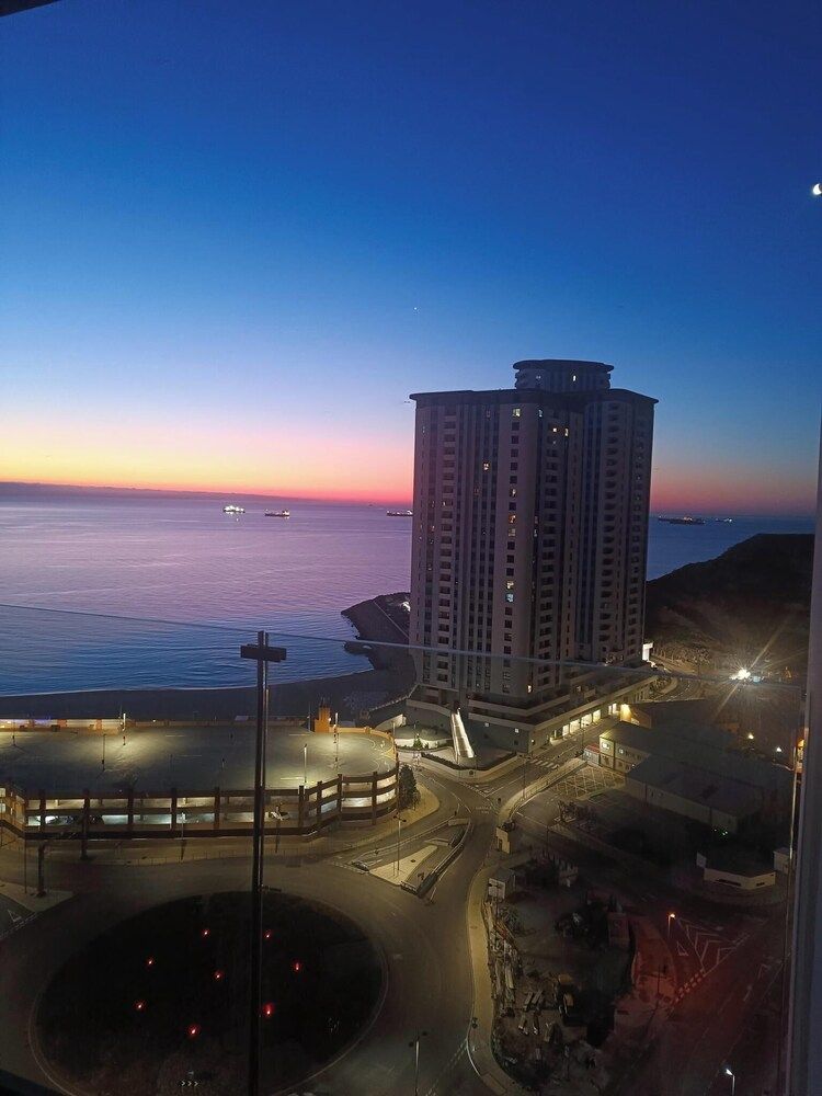 E1 18th Floor Studios - Scenic Sea & Beach Views 1