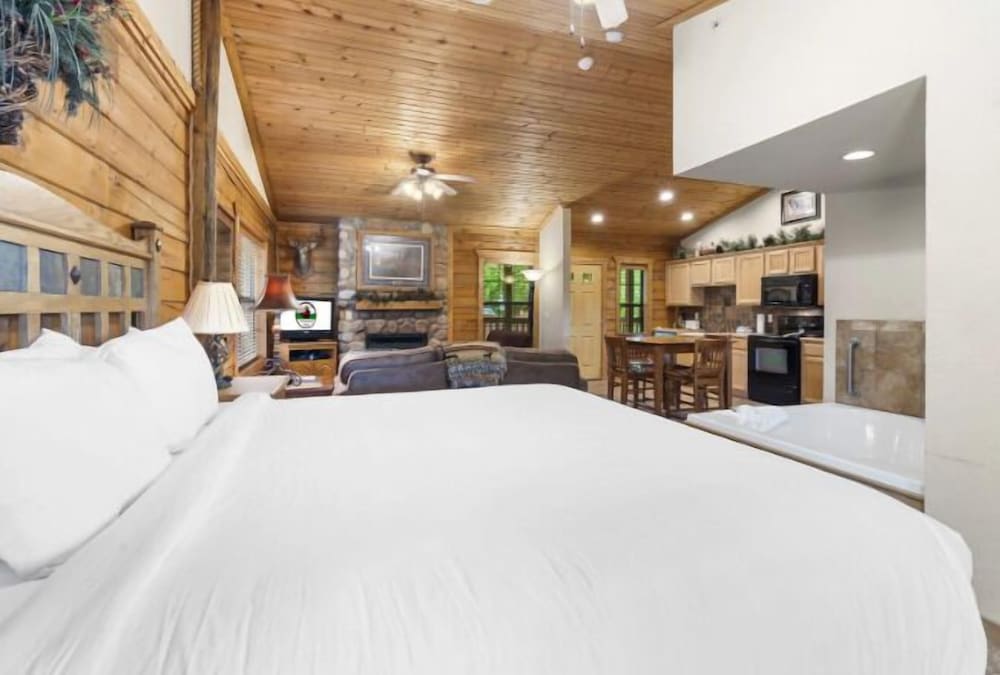 Cabins at Grand Mountain 1