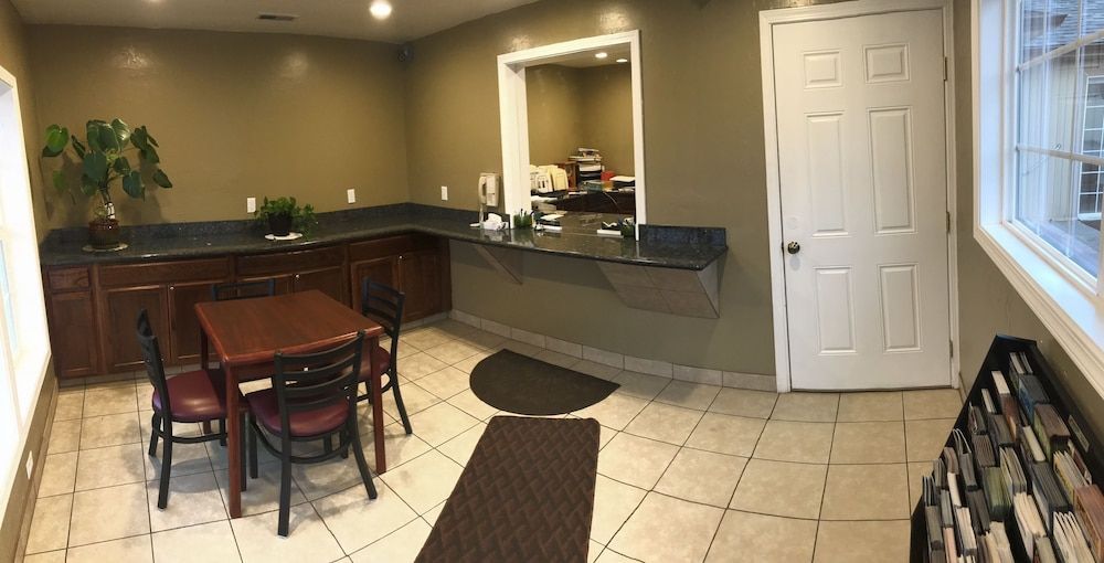 Relax Inn of Medford 2