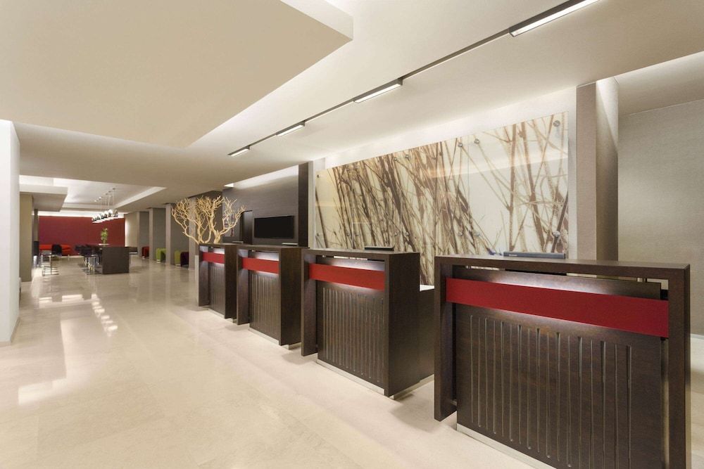 Ramada Plaza by Wyndham Bucharest Convention Center 2