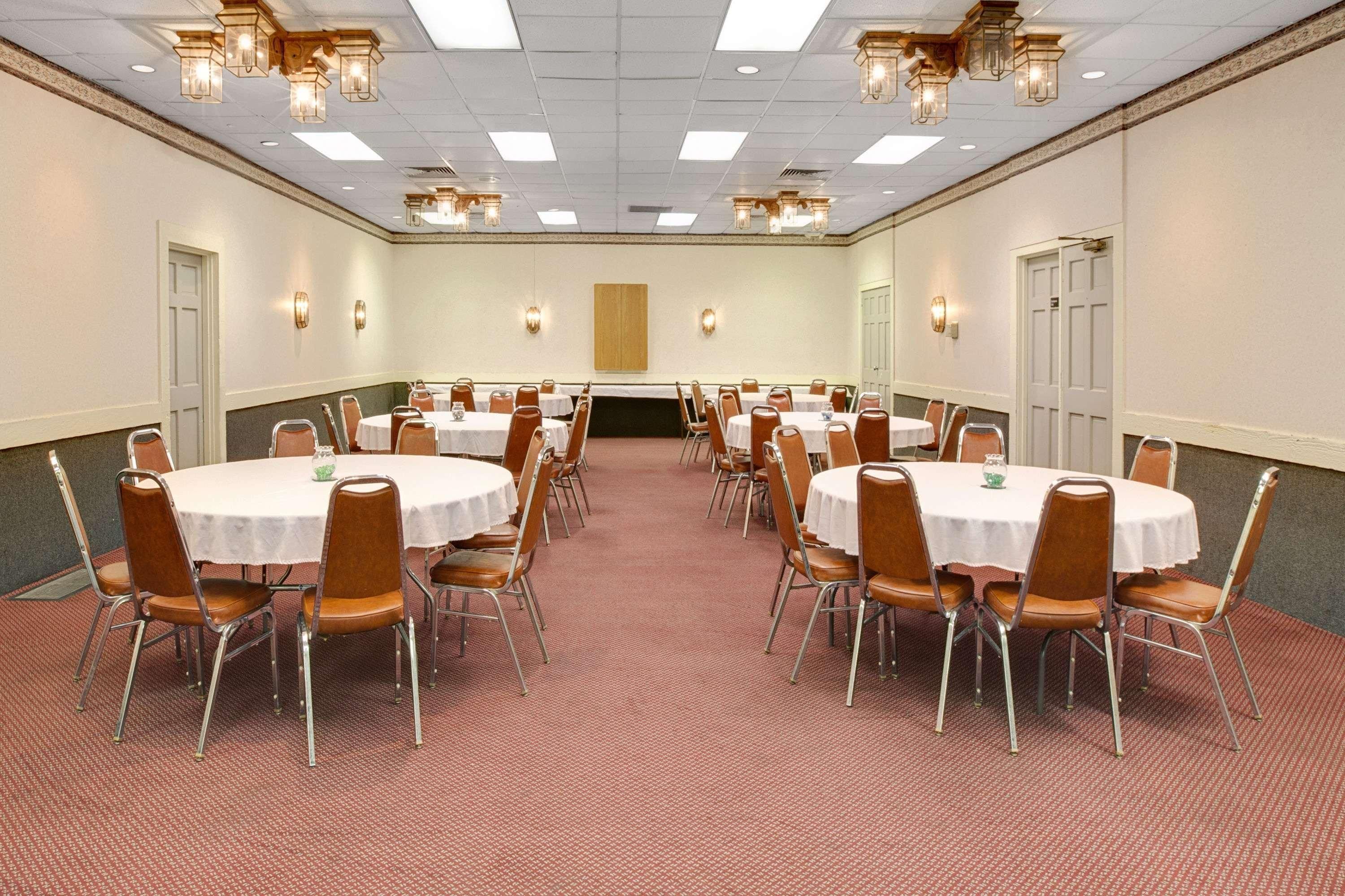 Super 8 by Wyndham Norman 1