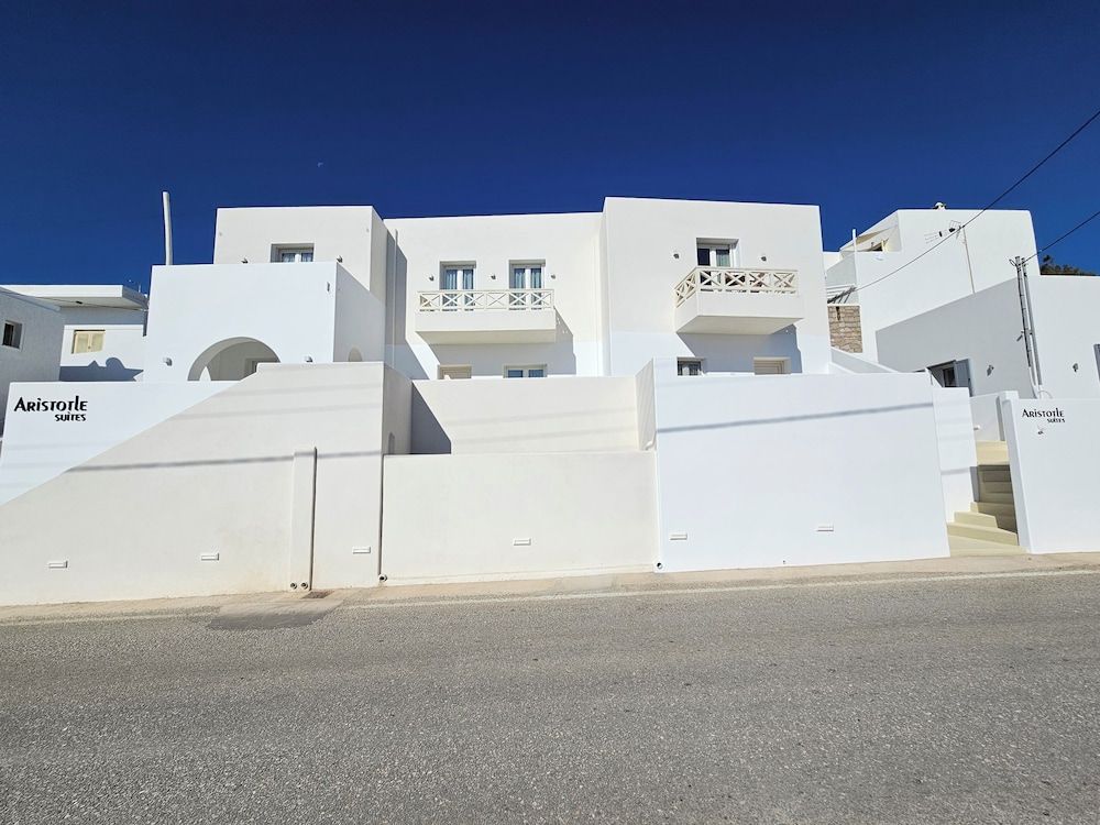 Aristotle Suites 1