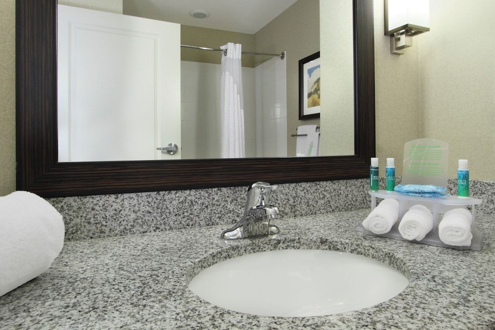 Holiday Inn Express & Suites COLORADO SPRINGS-FIRST & MAIN by IHG 2