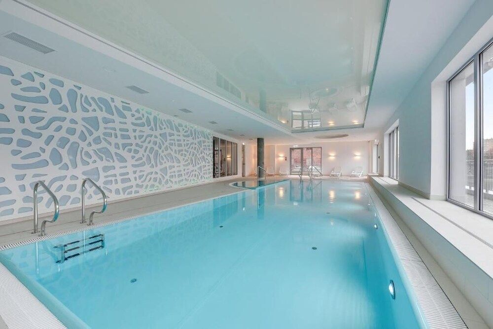 Waterlane Island - Riverview Pool, SPA, Gym & Parking by Downtown Apartments 1