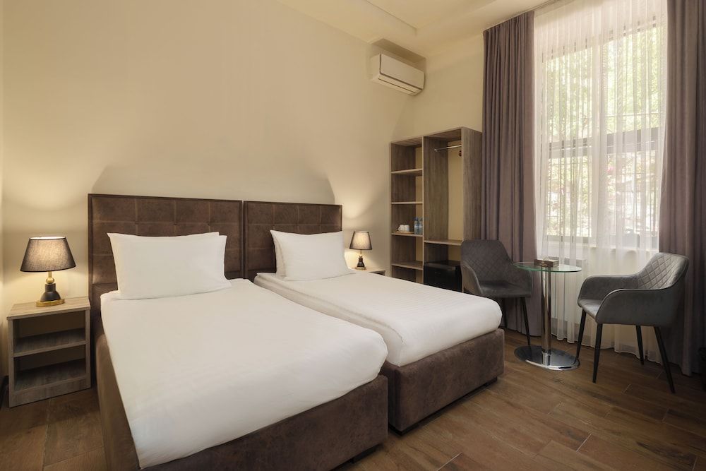 Elysium Gallery Hotel 1