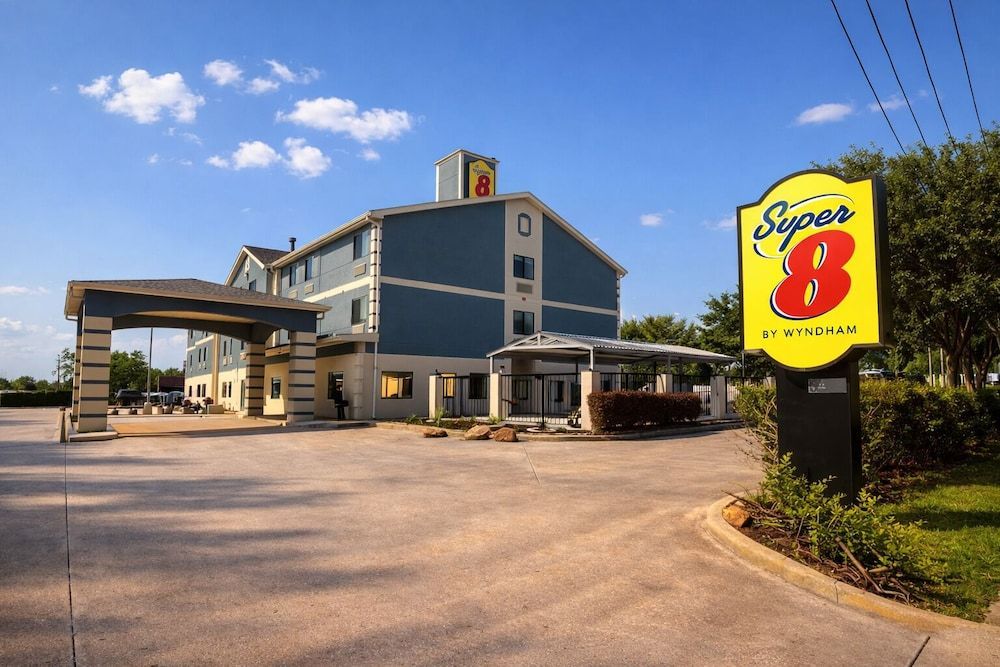 Super 8 by Wyndham Pasadena 1