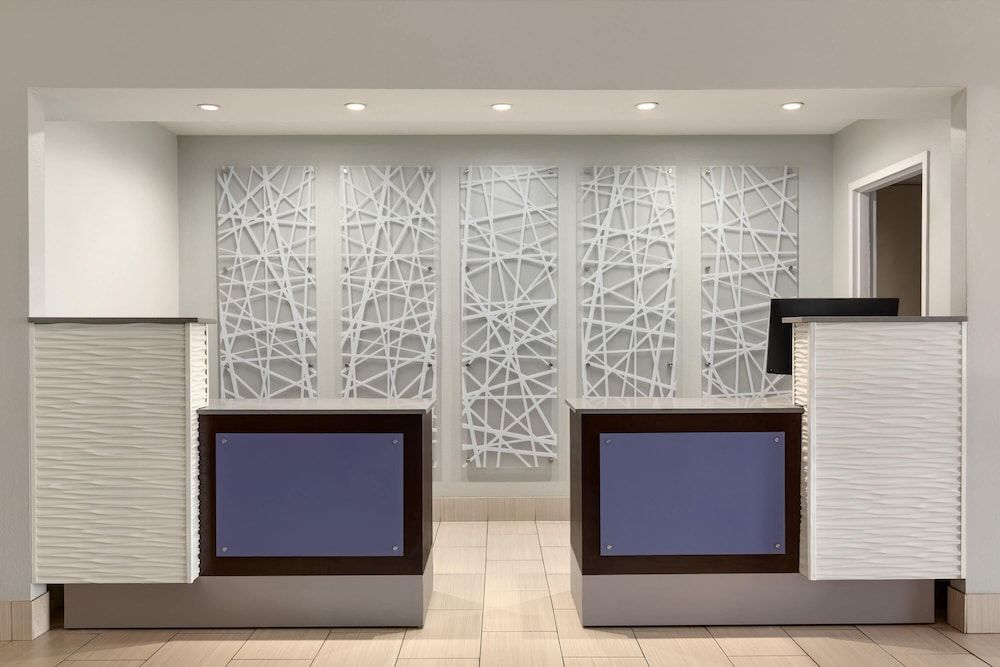 La Quinta Inn & Suites by Wyndham Fairfield - Napa Valley 2