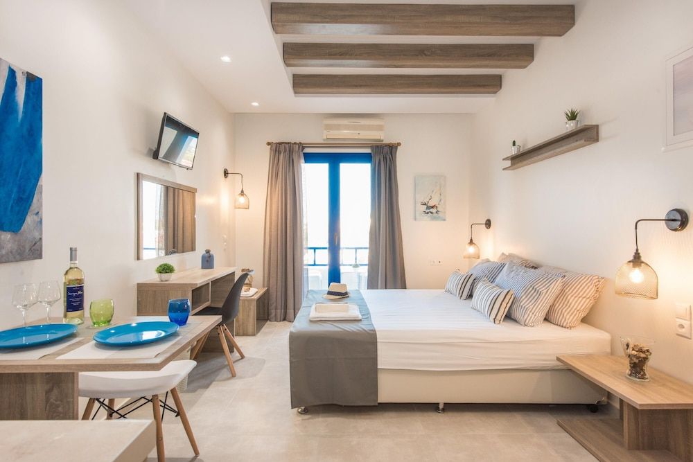 Mikes Beach Lux 1