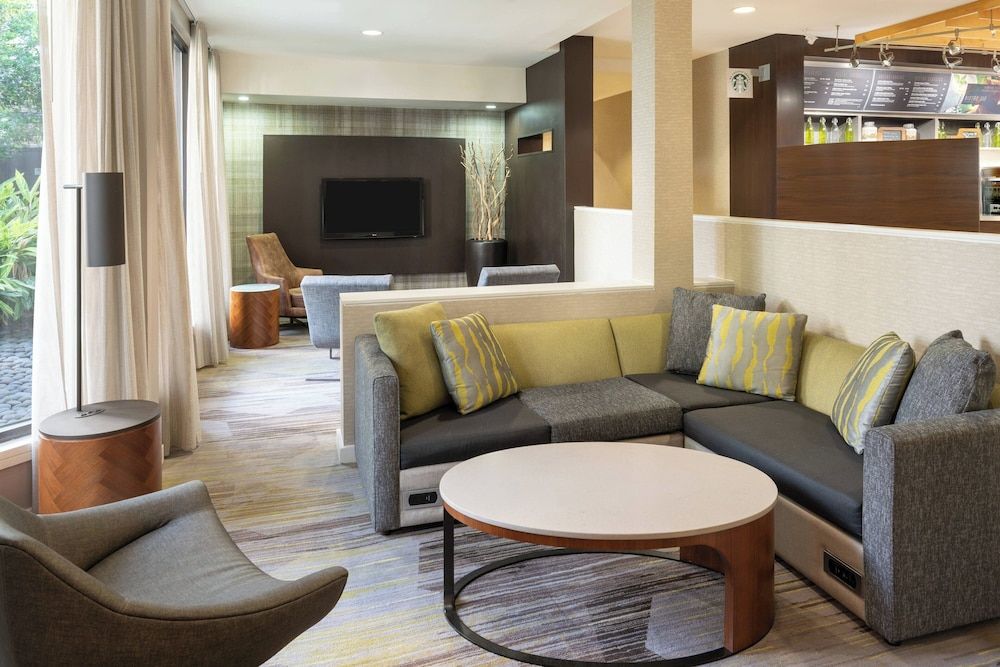 Courtyard by Marriott Orlando Airport 2