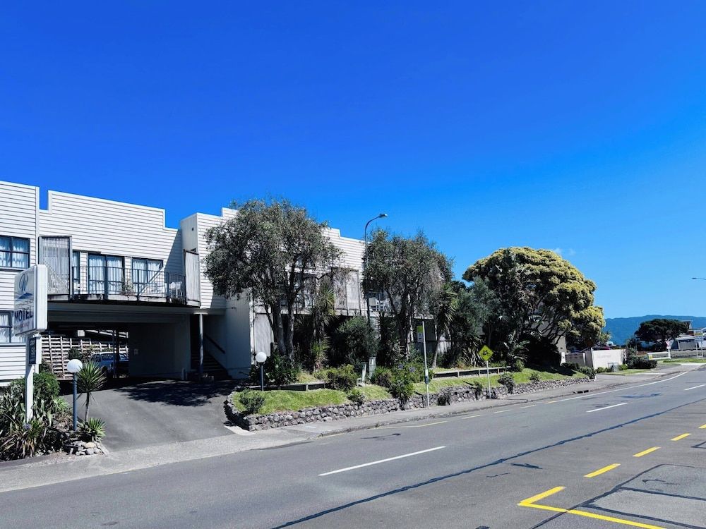 Wrights by the Sea Motel 1