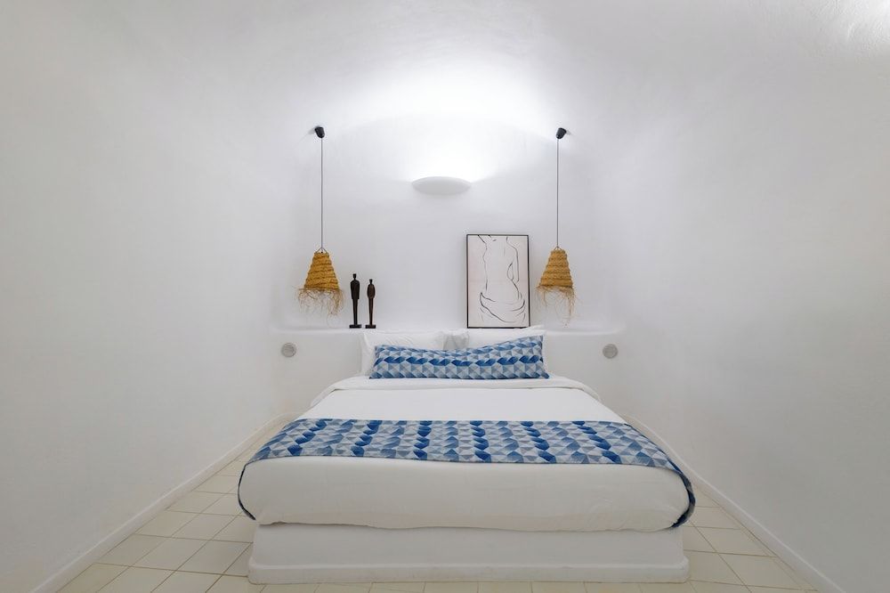 Luna Santorini Suites 2