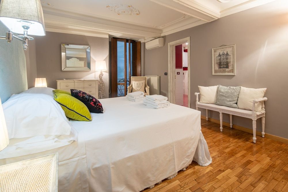Uffizi Romantic Flat by Mmega 2