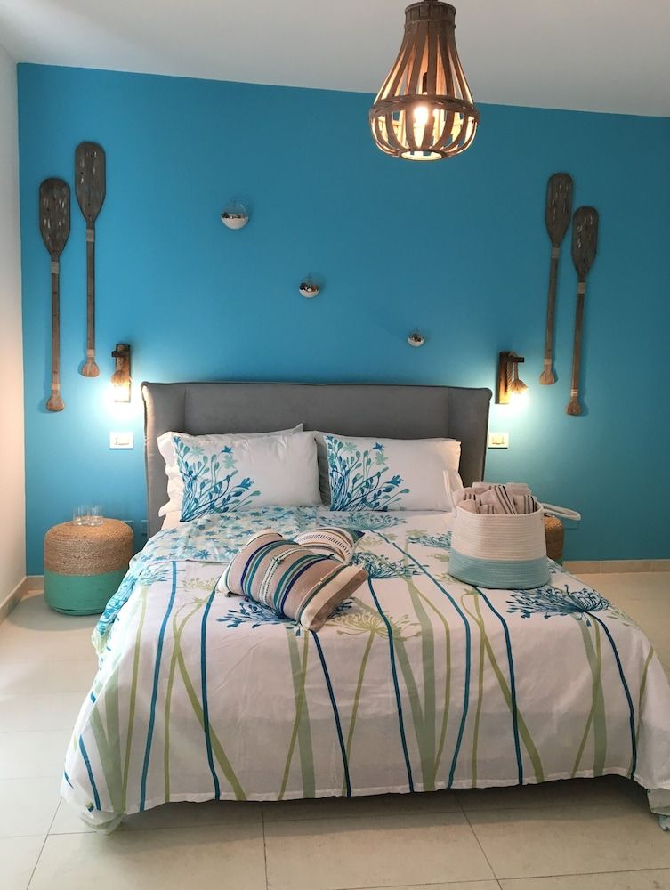 Intra Rooms 1