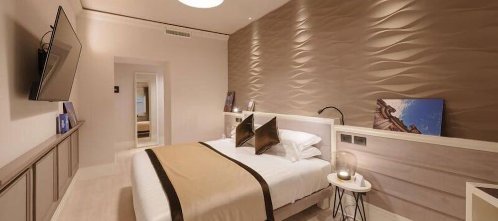 Rhea Silvia Luxury Navona 1