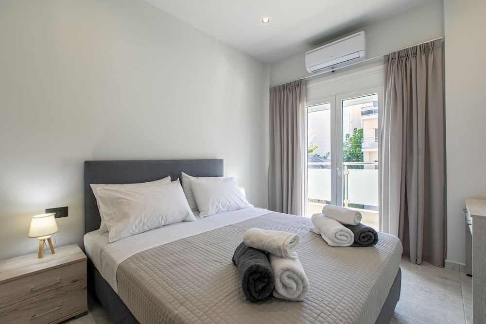 Neaira City Apartment Near The Beach 2