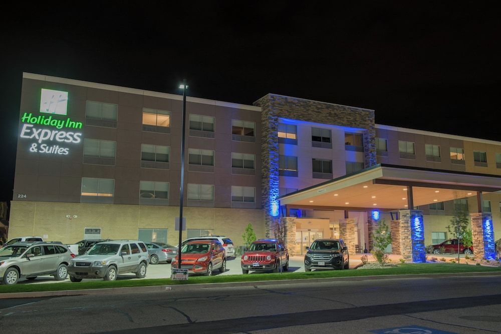 Holiday Inn Express & Suites FORT WAYNE NORTH by IHG 1