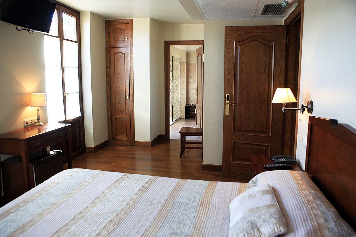 Hostal Antxitonea 1