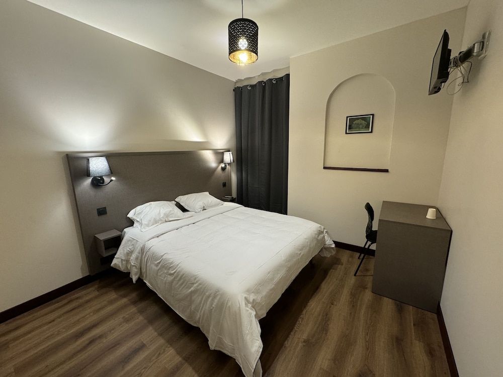 HÔTEL ROYAL MONTREUIL 1