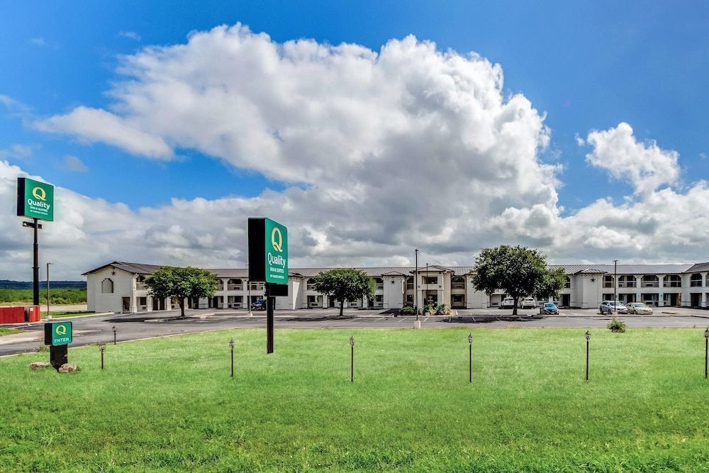 Quality Inn & Suites Junction 1