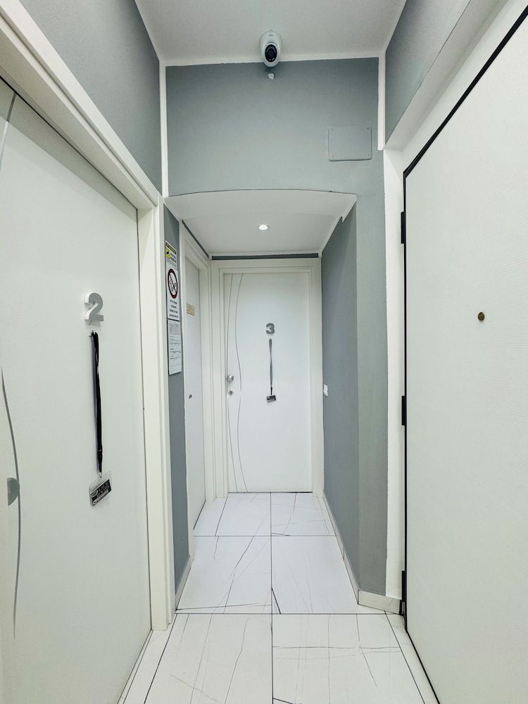 Laura Rooms 2