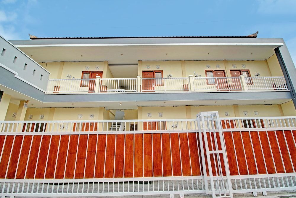 OYO 92952 Nirmala Guest House 1