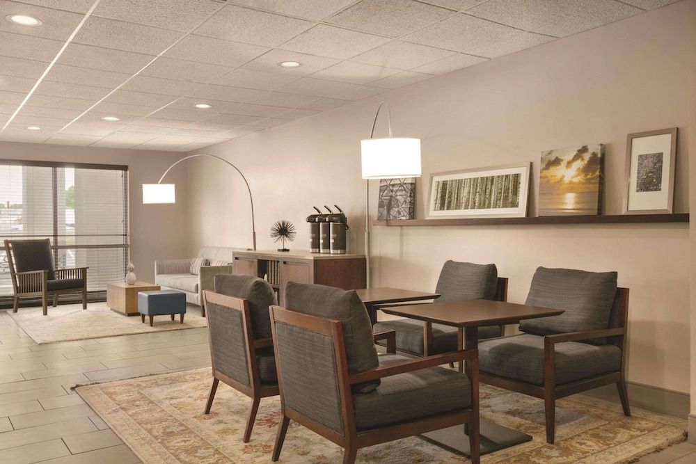 Country Inn & Suites by Radisson, Port Clinton, OH 2