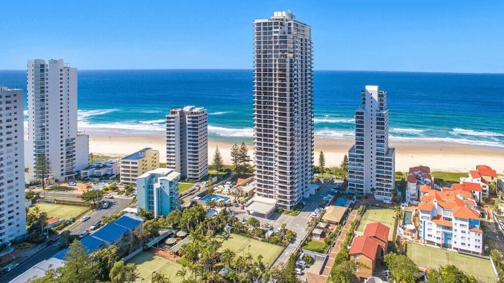 Surfers Paradise Beachfront Pool and Views 1