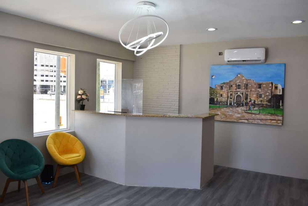 Days Inn by Wyndham San Antonio Alamo/Riverwalk 2