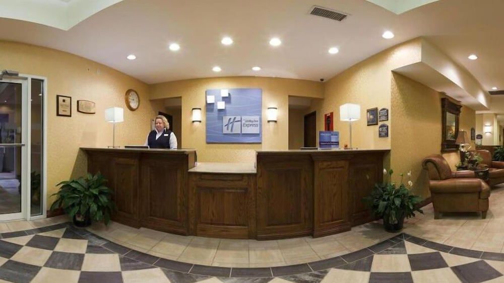 Holiday Inn Express & Suites MOUNTAIN HOME by IHG 2