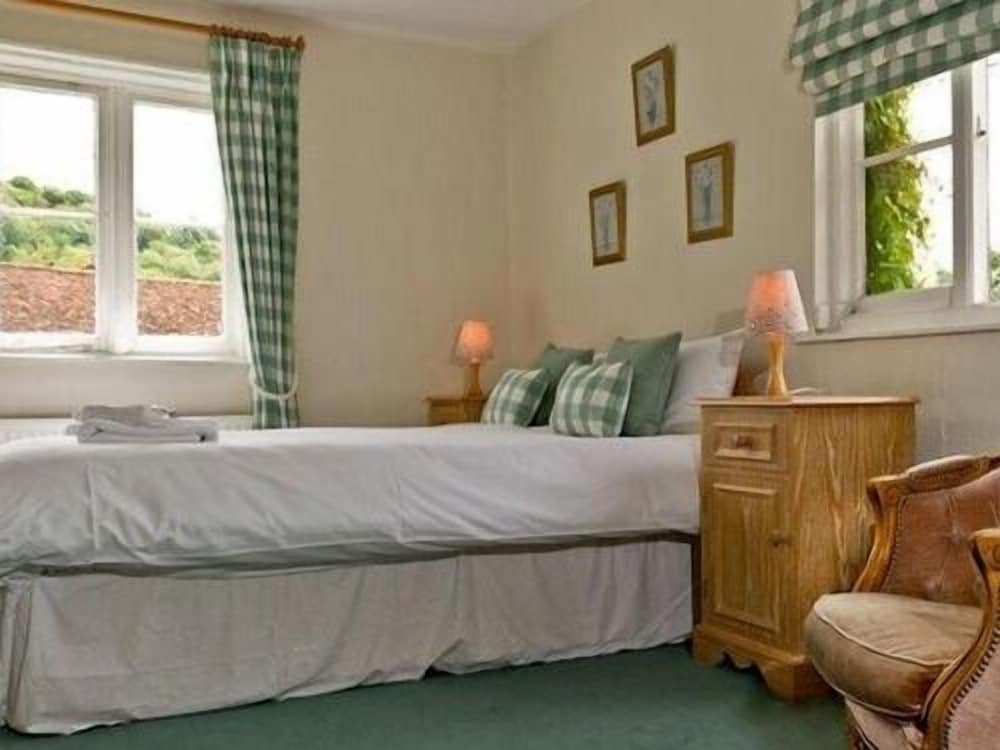 The Greyhound Inn Aldbury 2
