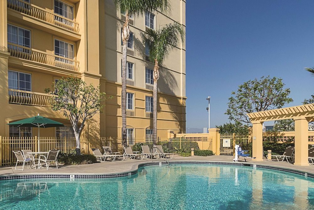 La Quinta Inn & Suites by Wyndham Ontario Airport 1